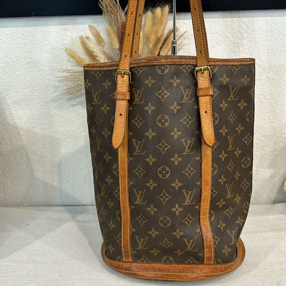 Louis Vuitton Handbags - Authentic Louis Vuitton Monogram Bucket GM Shoulder Tote Bag